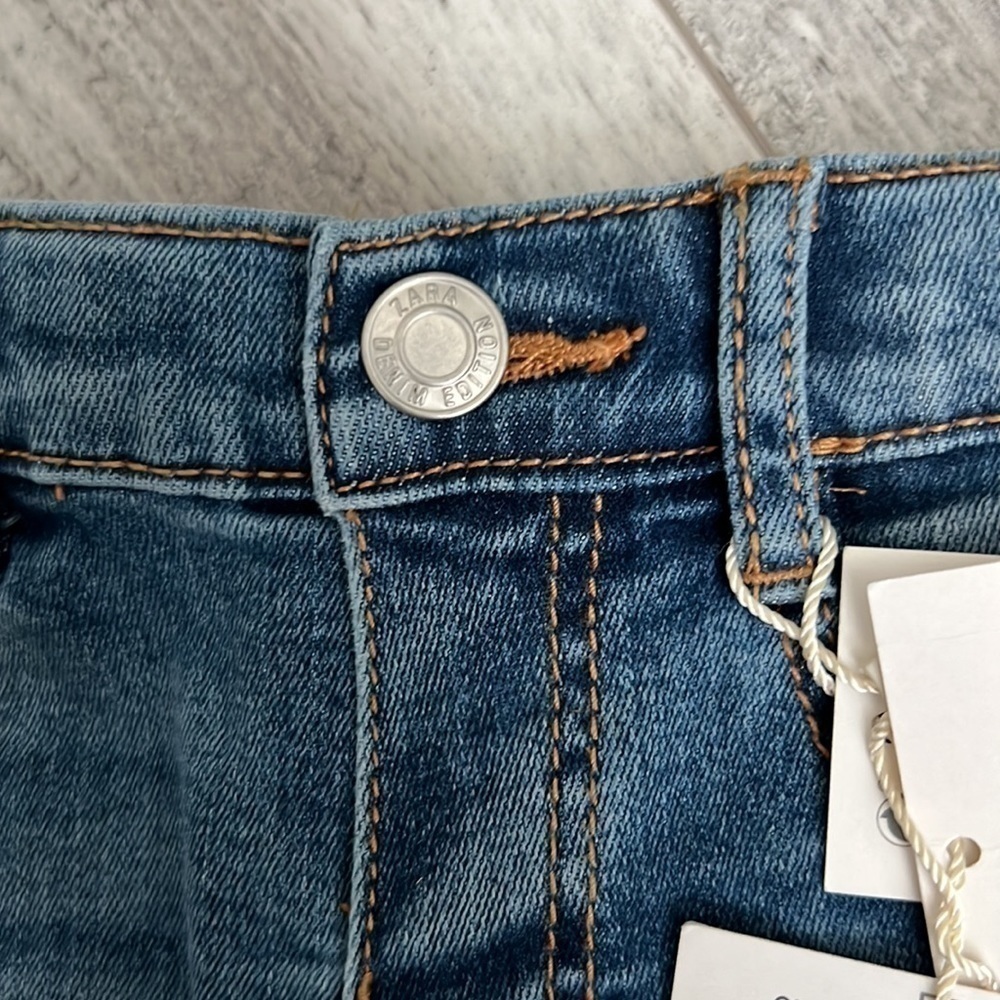 Zara Denim Shorts - Picture 3 of 8